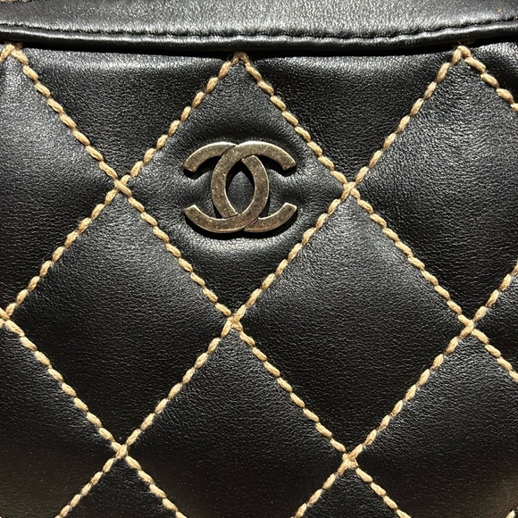 GORGEOUS Authentic CHANEL Black Calfskin Wild Stitch Surpique shoulder bag - Picture 3 of 16
